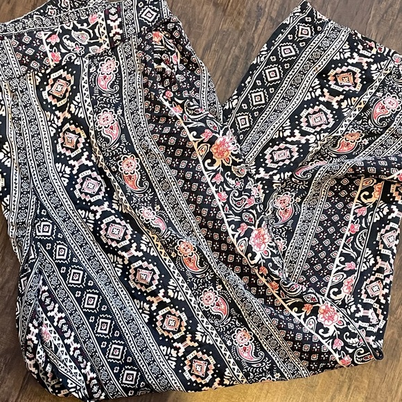 Solitaire Cropped Harem Pants - Picture 6 of 6